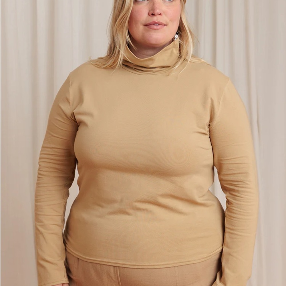 NWT Tradlands Monty Turtleneck in Coffee size M